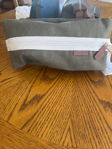 Canvas Green Shave Kit White Zipper
